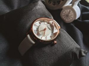 Stylish watch which you Must-have For every day look